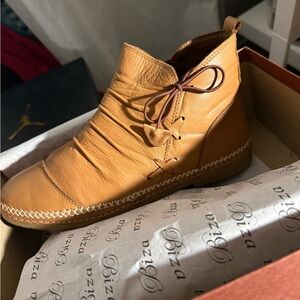 Stylish Tan Leather Heeled Boots